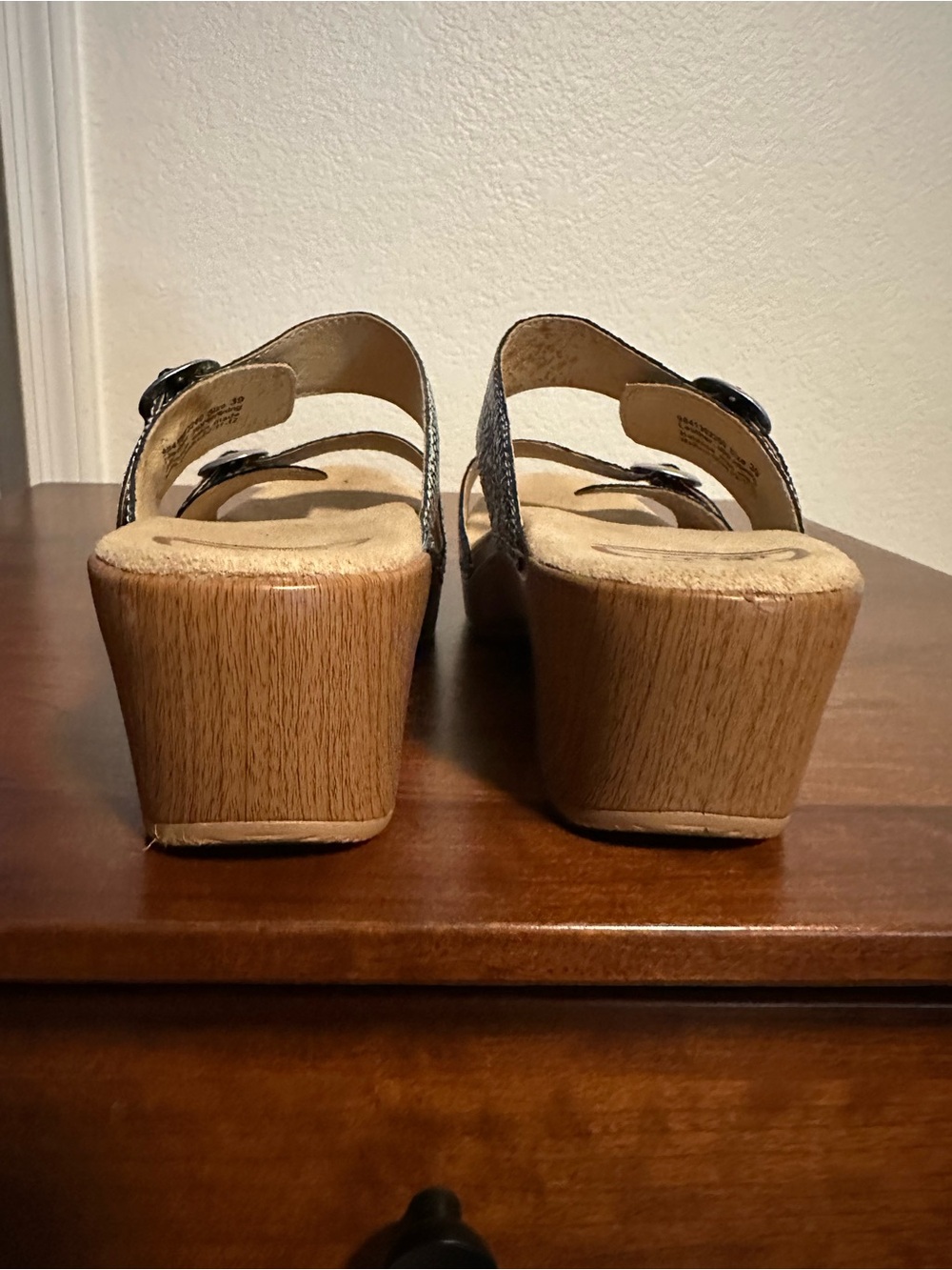 Dansko Sophie Leather Iridescent Slip-on Sandals with suede insole size 39 - Picture 6 of 12
